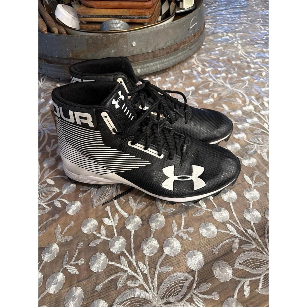 Under Armour Men's Hammer Mid football cleats a black and white stripe men's 9.5